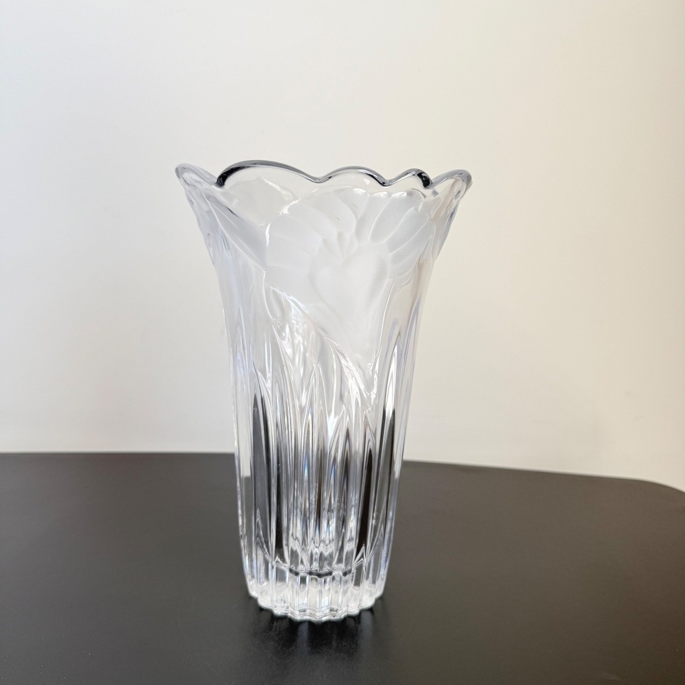 Mikasa Crystal Vase Home Decor 9.5in Clear Frosted Calla Lily Scalloped Flared